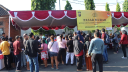 Pasar Murah Polresta Denpasar, Warga Antusias Membeli Kebutuhan Pokok