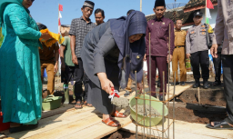 Wabup Pringsewu Letakkan Batu Pertama Pembangunan Mushola Al-Muttaqin Panutan