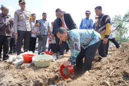 Bupati Pringsewu Letakkan Batu Pertama Pembangunan Gereja HKBP Podosari