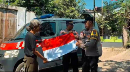 Ribuan Bendera Merah Putih Dibagikan oleh Polres Probolinggo untuk Warga, Bangkitkan Semangat Kemerdekaan RI ke - 80