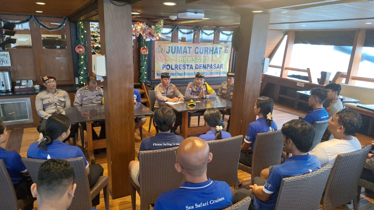 Jumat Curhat Polresta Denpasar di Kapal SAE Safari Cruises: Pererat Sinergi dengan Masyarakat Pelabuhan Benoa