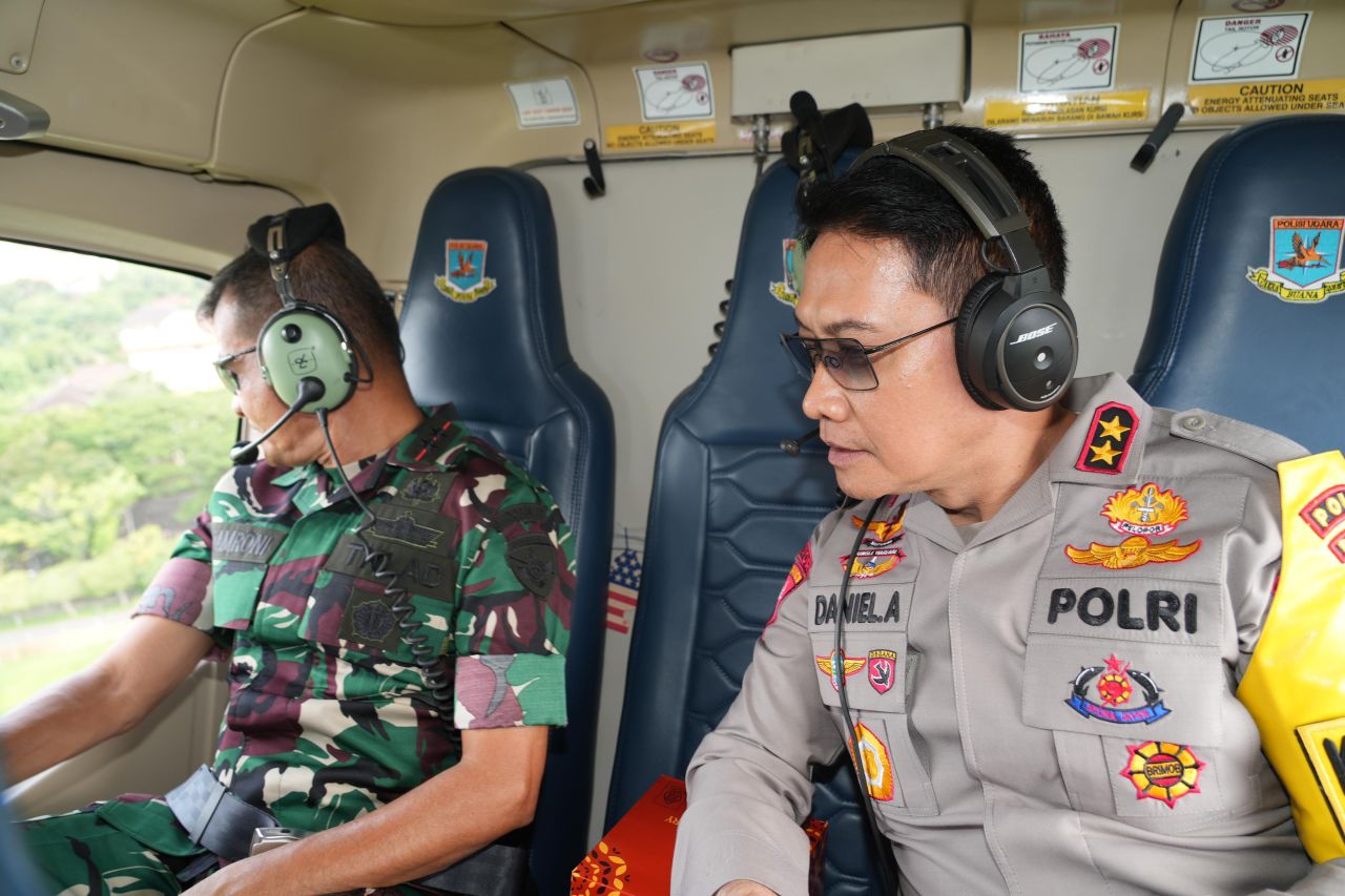 Pastikan Keamanan Bali, Pangdam Zamroni dan Kapolda Patroli Udara