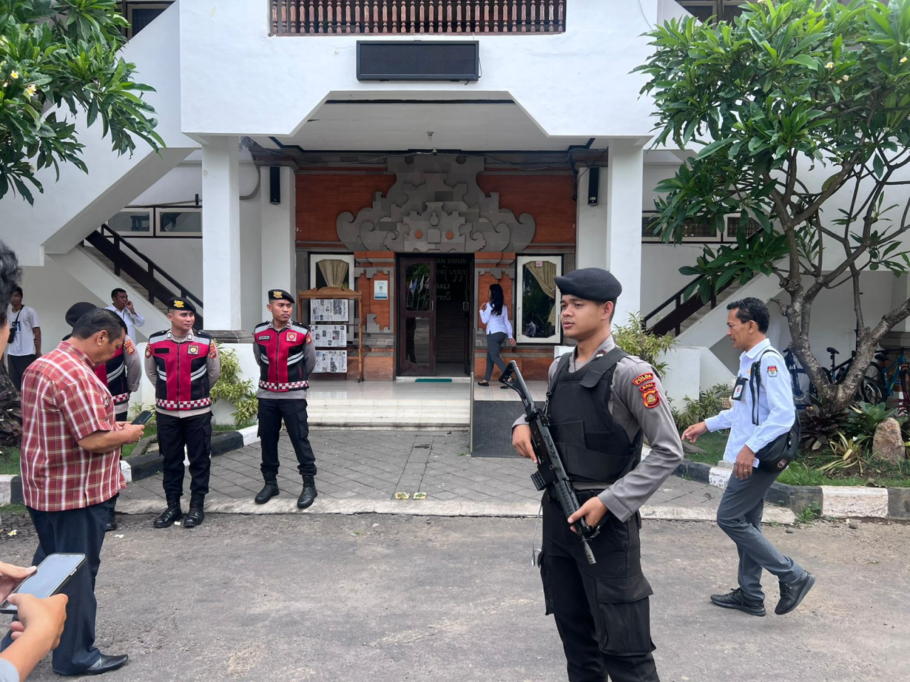 Pemungutan Suara Ulang, Polda Bali Kawal 460 Lembar Surat Suara ke KPU Kabupaten Gianyar