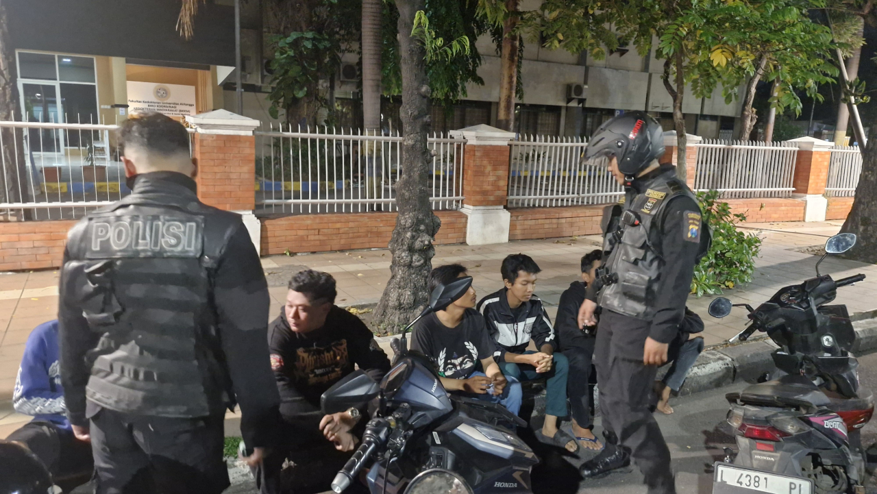 Tim Jogoboyo Amankan Tujuh Pemuda Terduga Anggota PSHT Usai Tawuran di Kya-Kya Surabaya