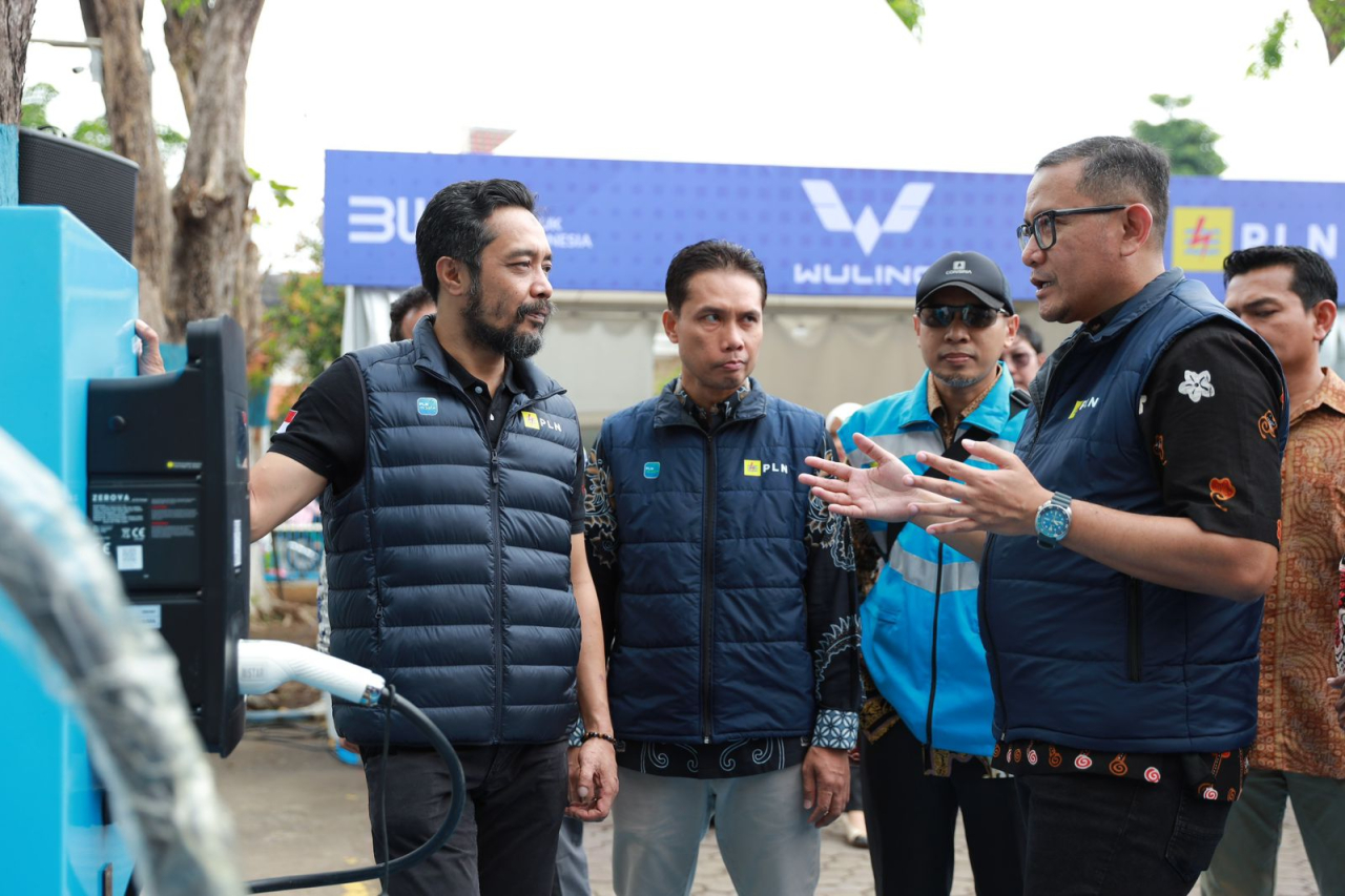 Cek Kesiapan SPKLU Jelang Nataru, PLN Gelar Roadshow EVenture Kendaraan Listrik
