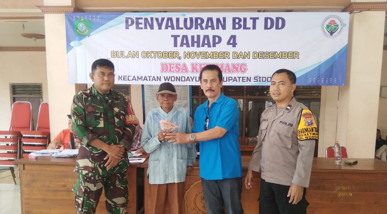 Realisasikan Program Pemerintah, Pemdes Ketimang Salurkan BLT-DD
