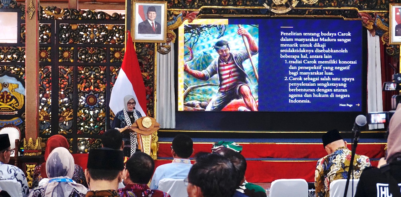 &amp;quotSeminar Nasional FH Unitomo: Upaya Kolektif Ciptakan Budaya Damai dan Hapus Tradisi Carok di Madura&amp;quot