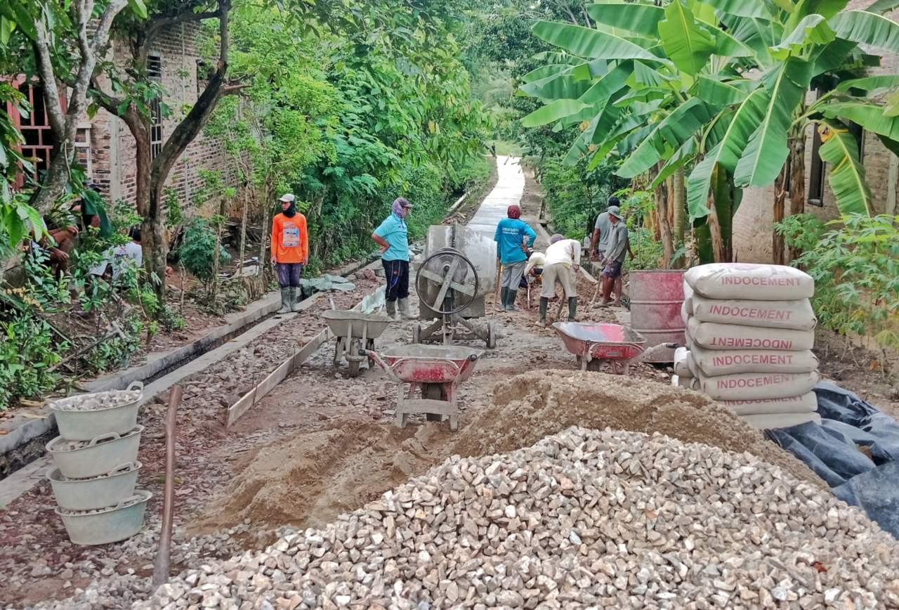 Pemerintah Pekon Gumukmas Bangun Jalan Rabat Beton ADD Tahap II Tahun 2024