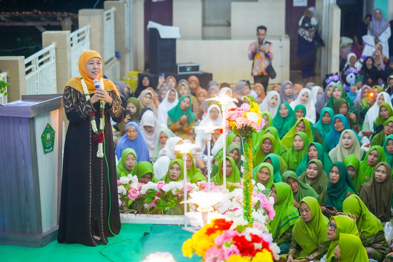 Hadir di Launching Majelis Dzikir Ahbabul Mustofa Al-Hasani Sampang, Khofifah: Jadi Penenang Hati Umat