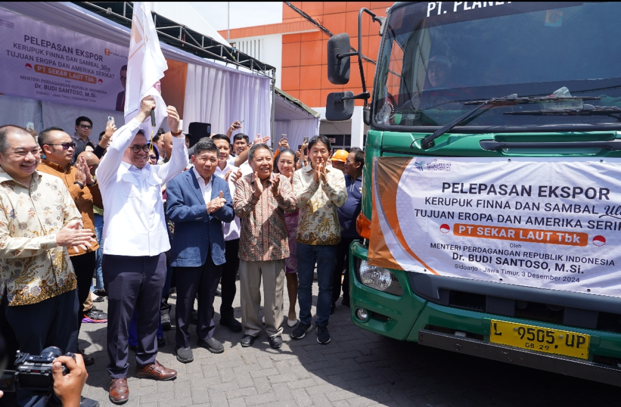 Menteri Perdagangan Budi Santoso Lepas Ekspor Makanan Kerupuk dan Sambal