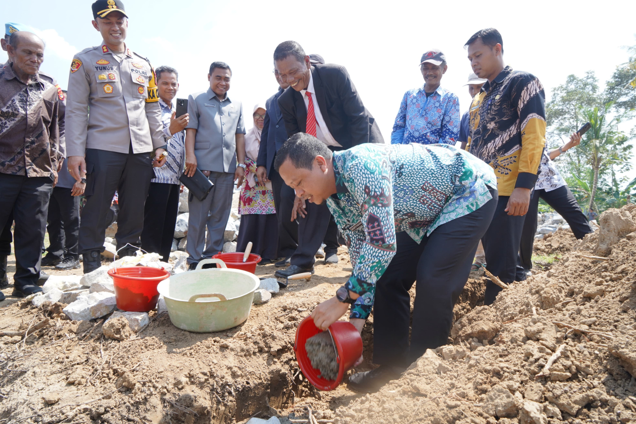 Bupati Pringsewu Letakkan Batu Pertama Pembangunan Gereja HKBP Podosari