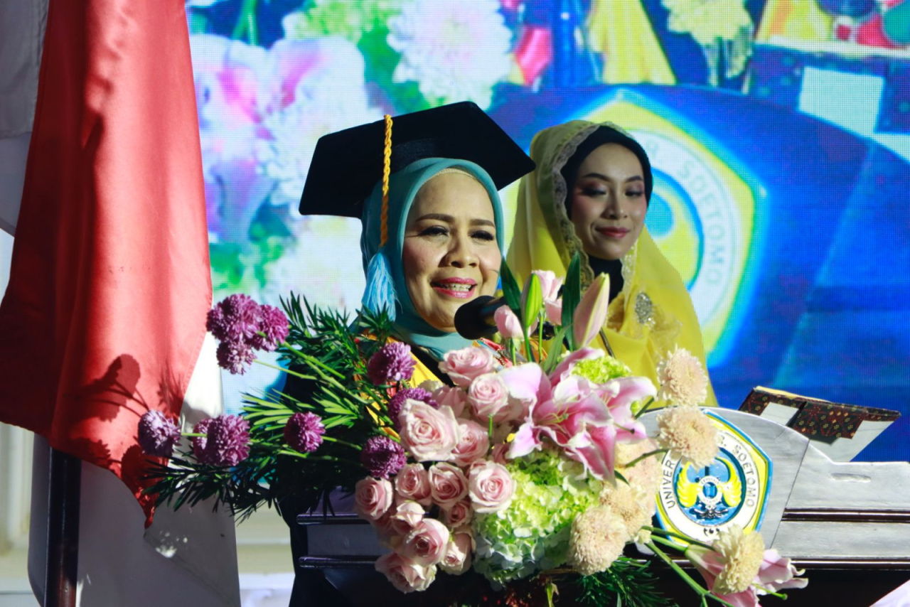 Unitomo Wisuda 623 Lulusan