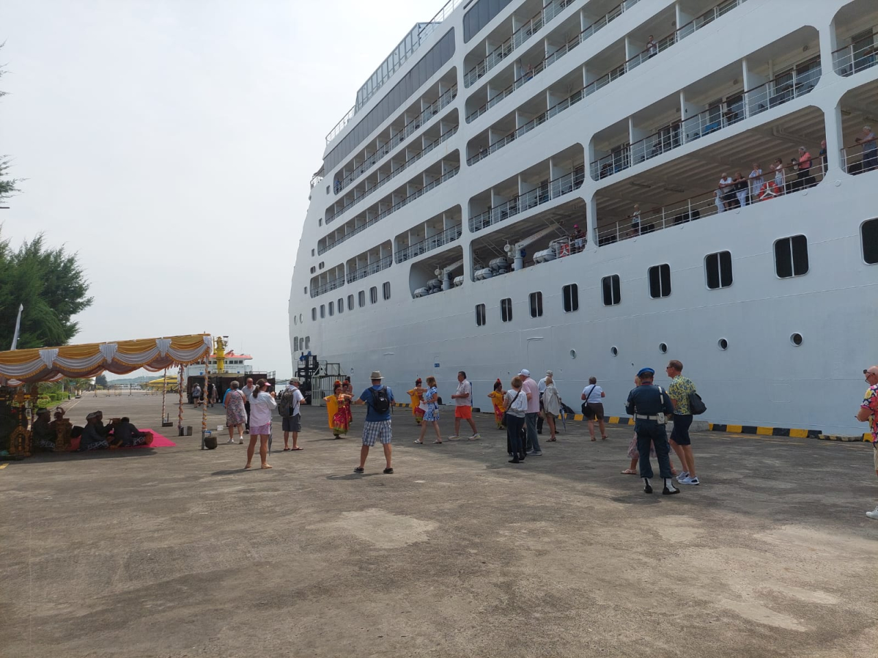 Kapal Pesiar MV. Regent Seven Seas Mariner Sandar Di Benoa.